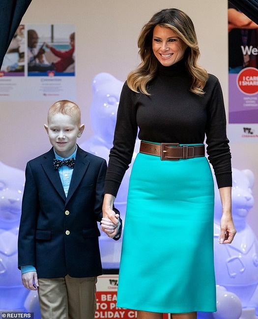 20211016 dress pr0n melania 01.jpg